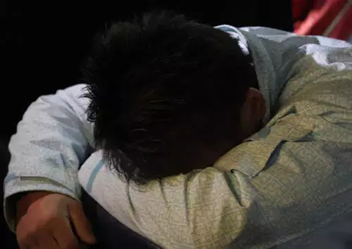 丈夫懷疑孩子不是自己的，妻子為給丈夫?qū)捫淖鲇H子鑒定